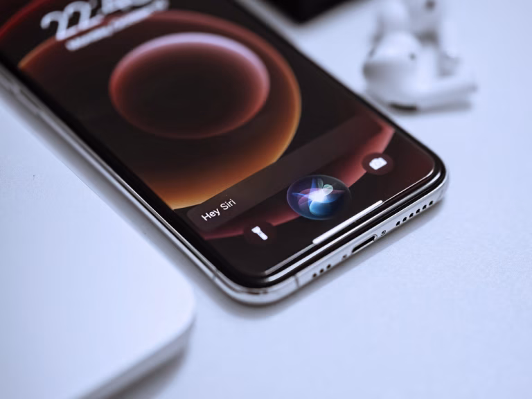 Apple Reportedly in Talks to Pay Publishers for Siri AI Content Apple Reportedly in Talks to Pay Publishers for Siri AI Content